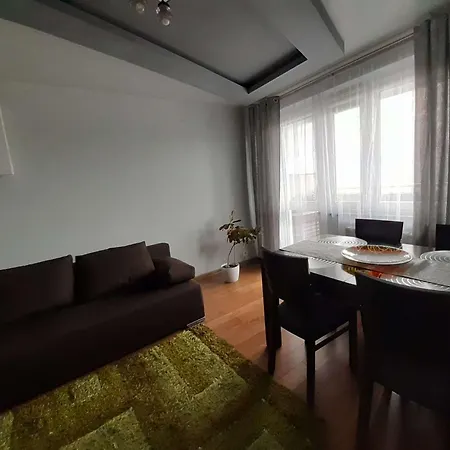 A Beautiful, Modern, Air-conditioned And Furnished 3-room Apartamento *