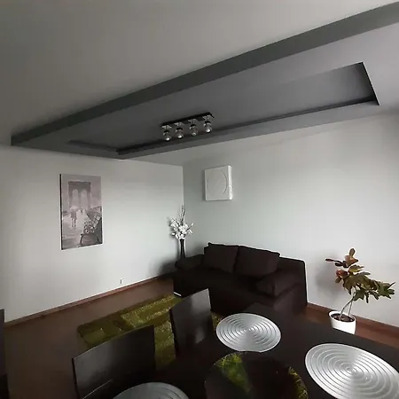 A Beautiful, Modern, Air-conditioned And Furnished 3-room Cracóvia